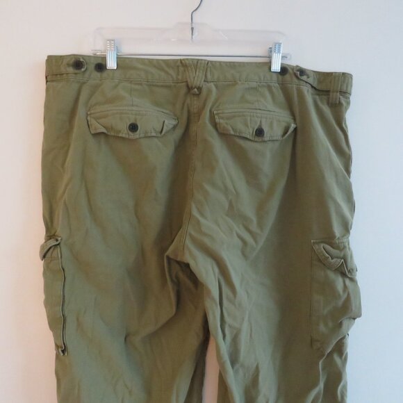 MADEWELL Plus Garment-Dyed Low-Slung Straight Cargo Pants in Classic Olive 18W - Picture 9 of 13